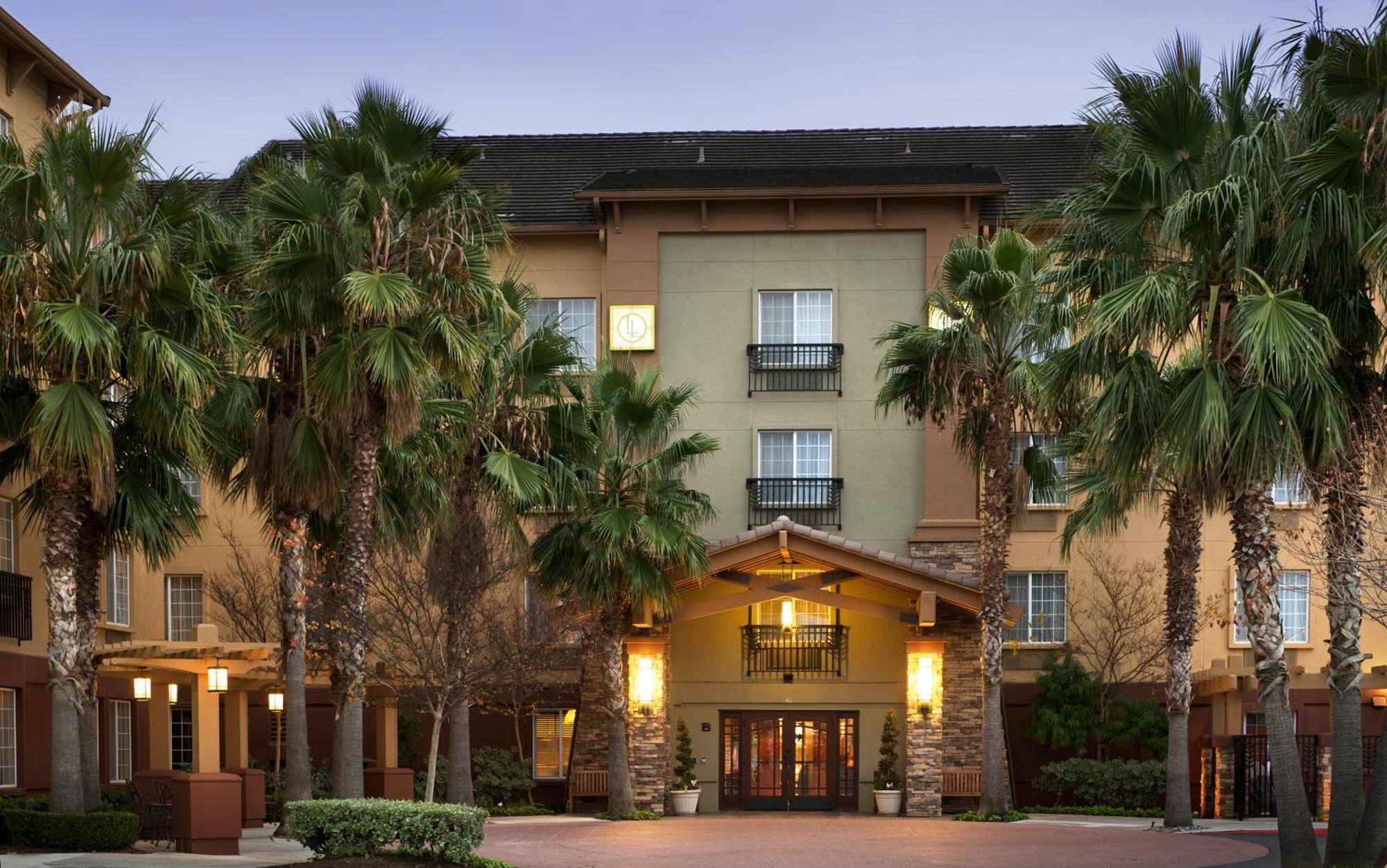 Larkspur Landing Extended Stay Suites Белвю Екстериор снимка