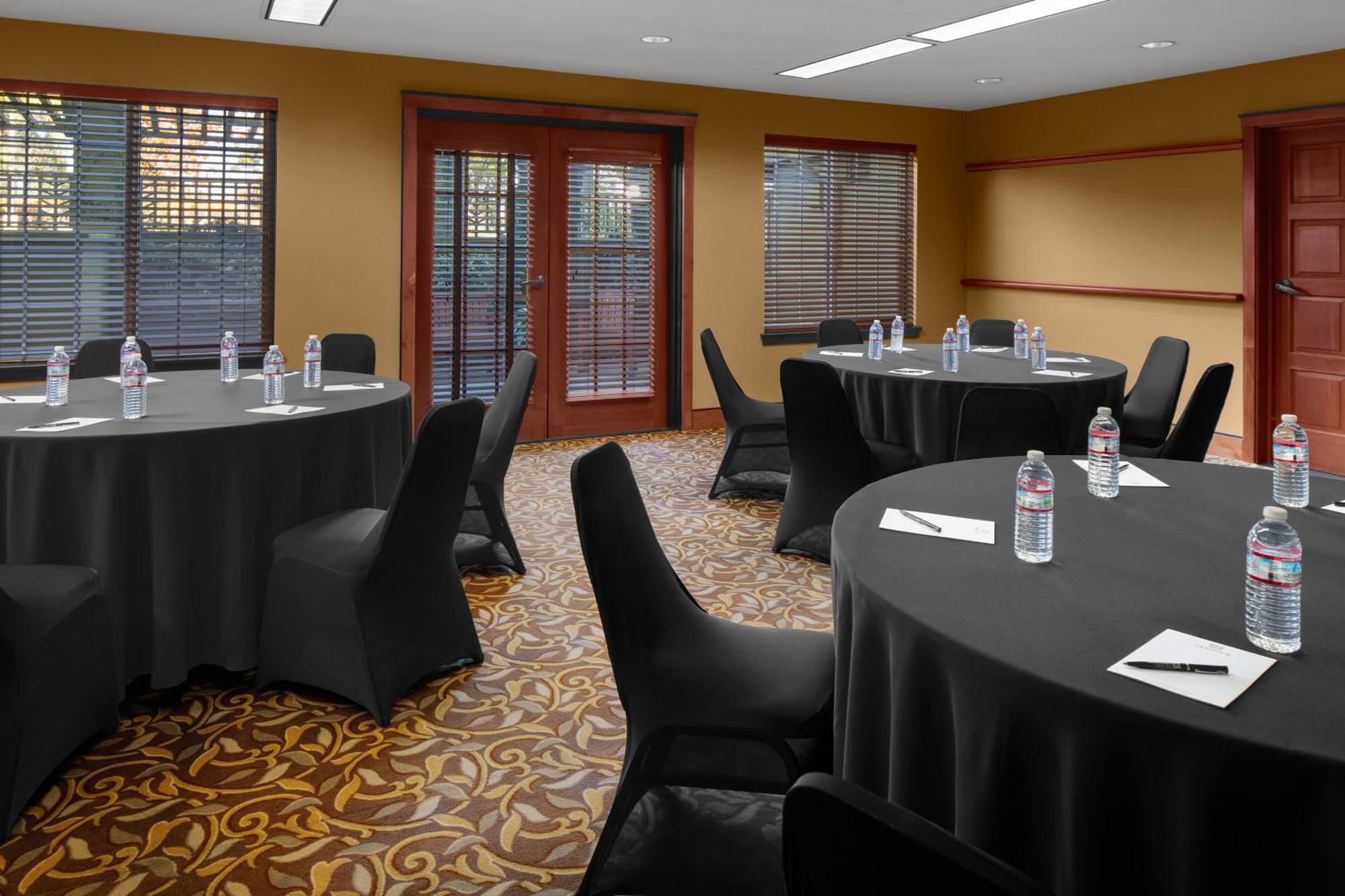 Larkspur Landing Extended Stay Suites Белвю Екстериор снимка