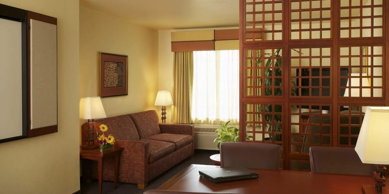 Larkspur Landing Extended Stay Suites Белвю Екстериор снимка